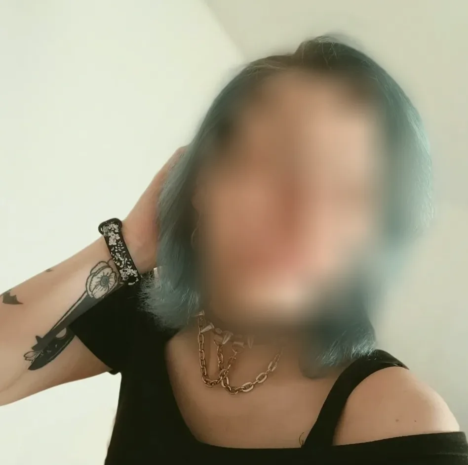 Amira, 34