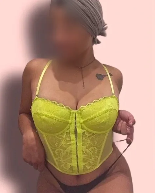 Claudia, 27