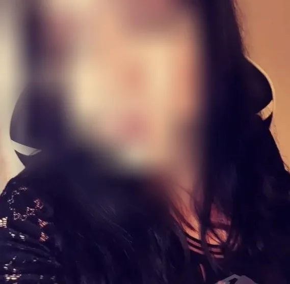 Elif, 28