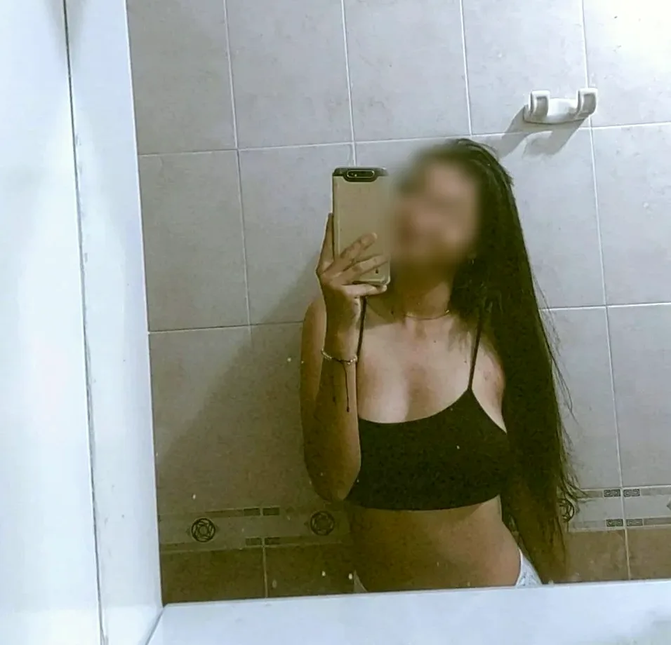 Katrin, 22