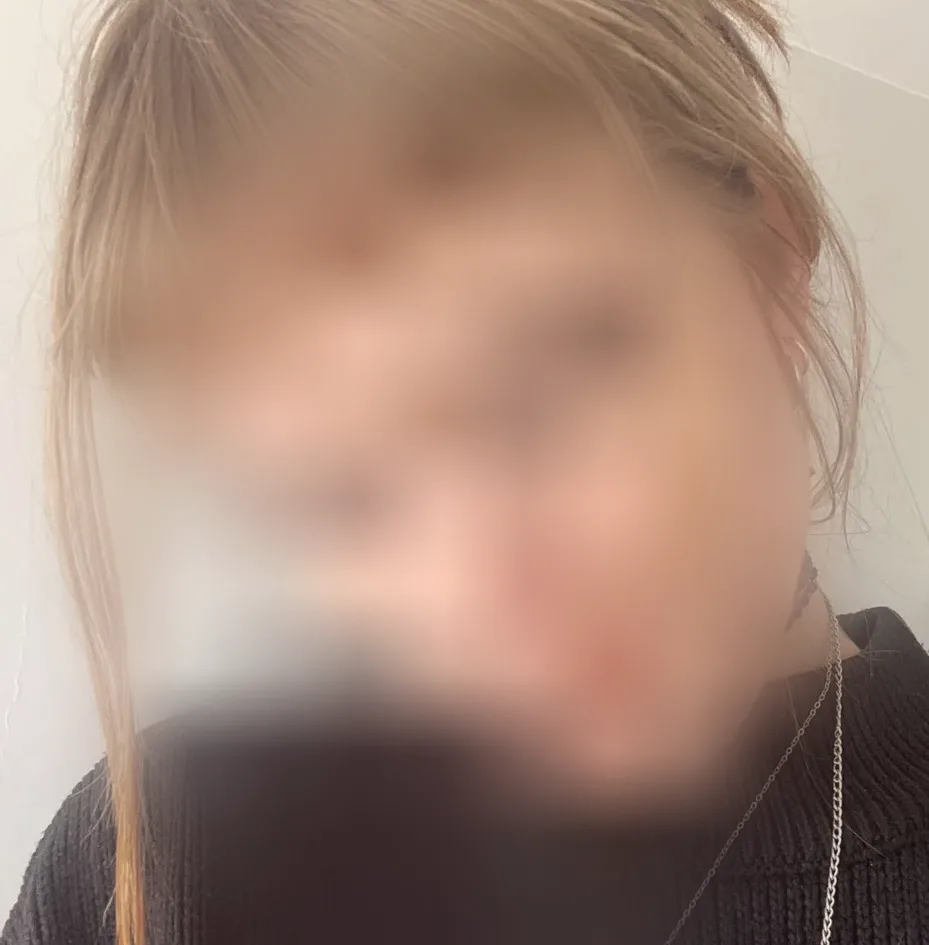 Pia, 19